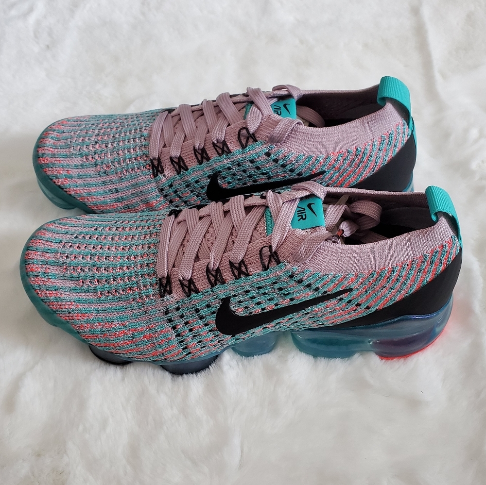 **SOLD***  Nike Vapormax Flyknit 3 - Picture 4 of 5